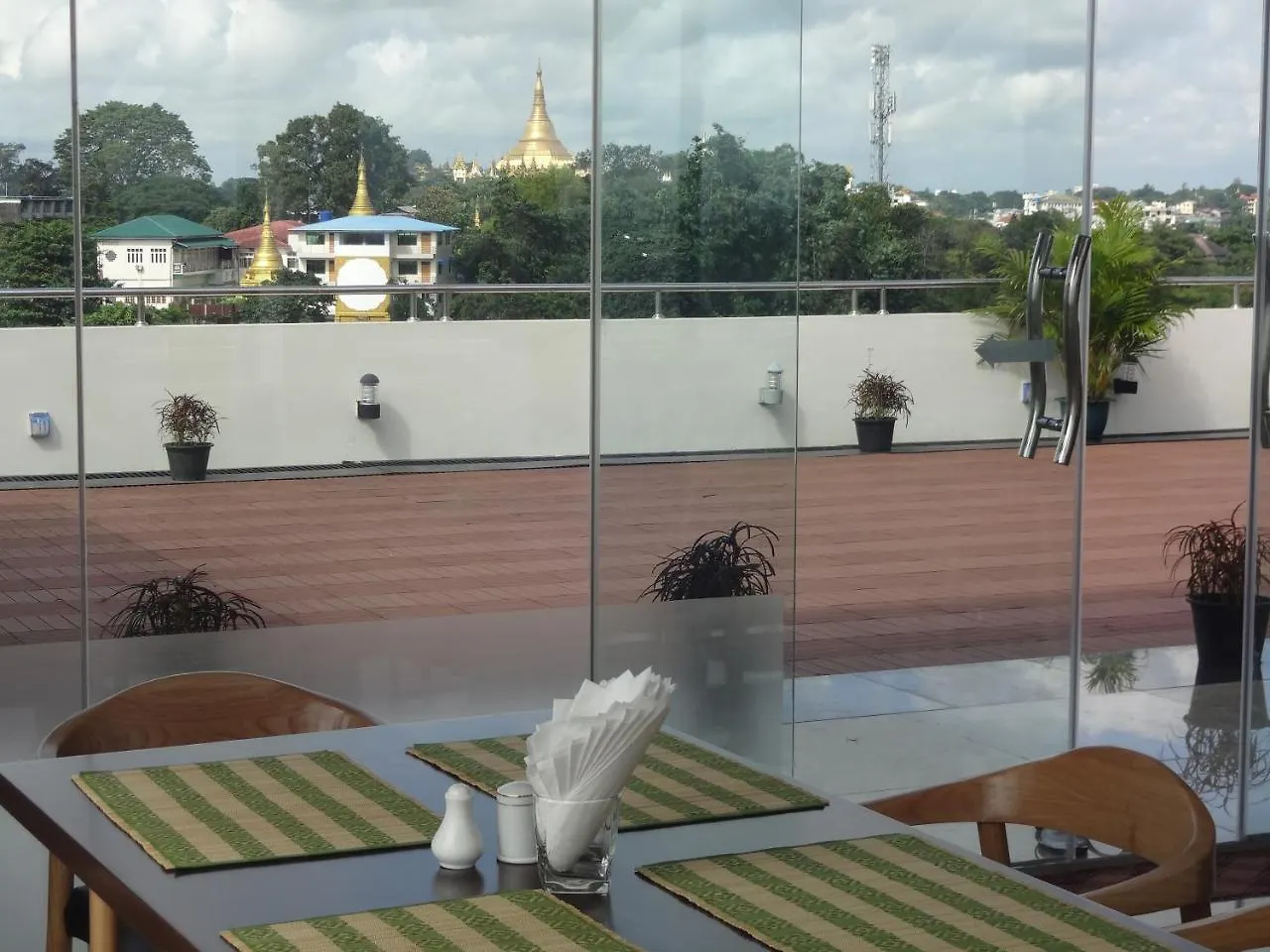 Virati Hotel Yangon